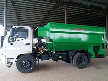 河南某公司購(gòu)買(mǎi)雙側(cè)撒料車(chē) 河南某公司購(gòu)買(mǎi)雙側(cè)撒料車(chē)